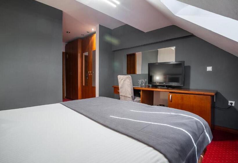 اتاق استاندارد, Astra