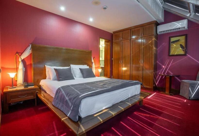 اتاق استاندارد با تخت بزرگ, Astra