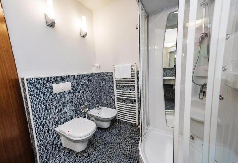 اتاق استاندارد با تخت بزرگ, Astra