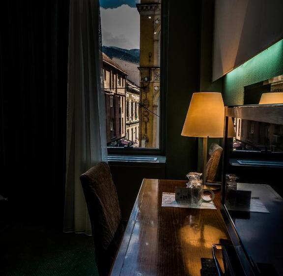 اتاق لوکس, Astra