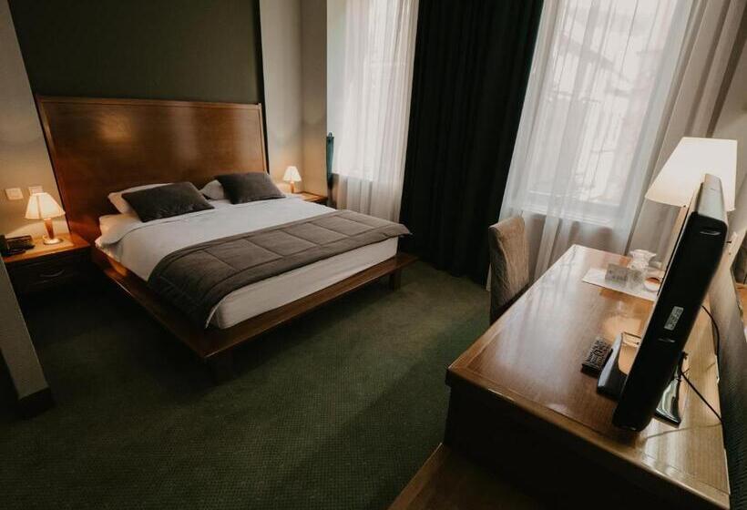 اتاق لوکس, Astra