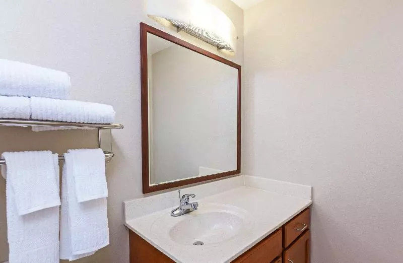 キングサイズベッドのスイートルーム, Candlewood Suites Owasso, An Ihg