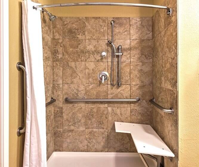 جناح لذوى الاحتياجات الخاصة, Candlewood Suites Pearland, An Ihg