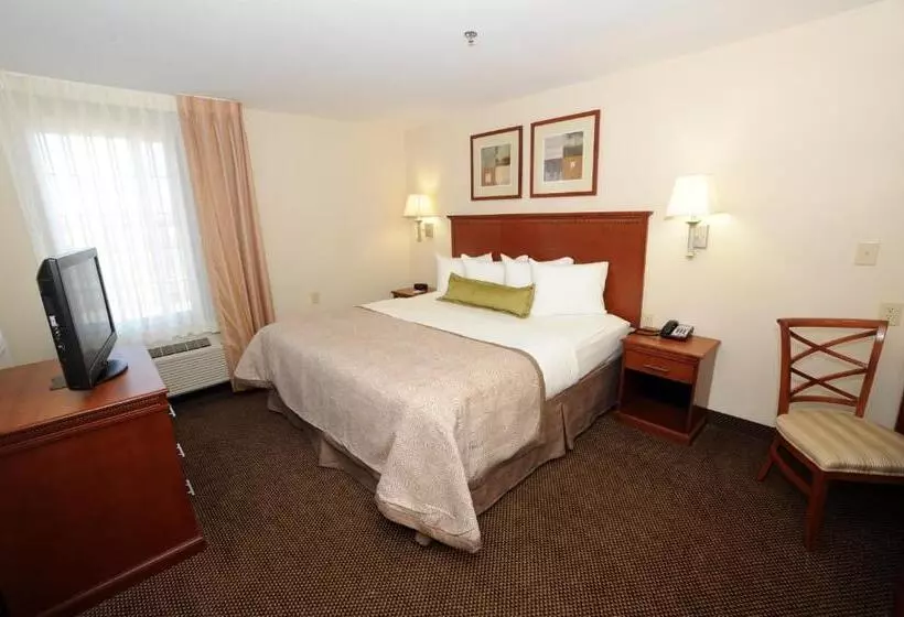 キングサイズベッドのスイートルーム, Candlewood Suites Radcliff   Fort Knox, An Ihg