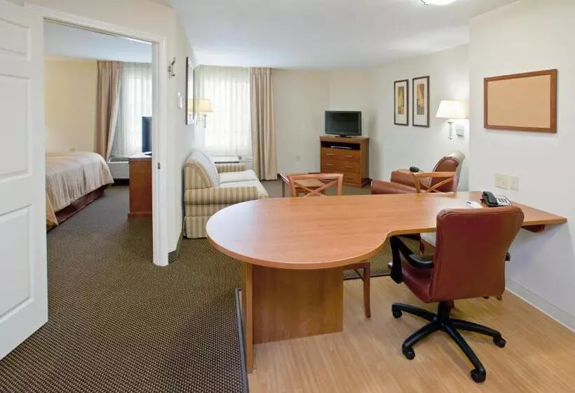 キングサイズベッドのスイートルーム, Candlewood Suites Radcliff   Fort Knox, An Ihg