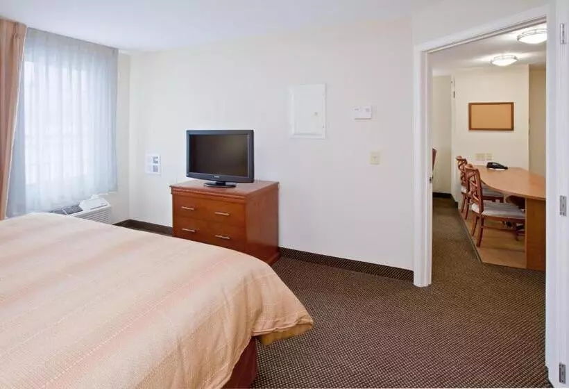 キングサイズベッドのスイートルーム, Candlewood Suites Radcliff   Fort Knox, An Ihg