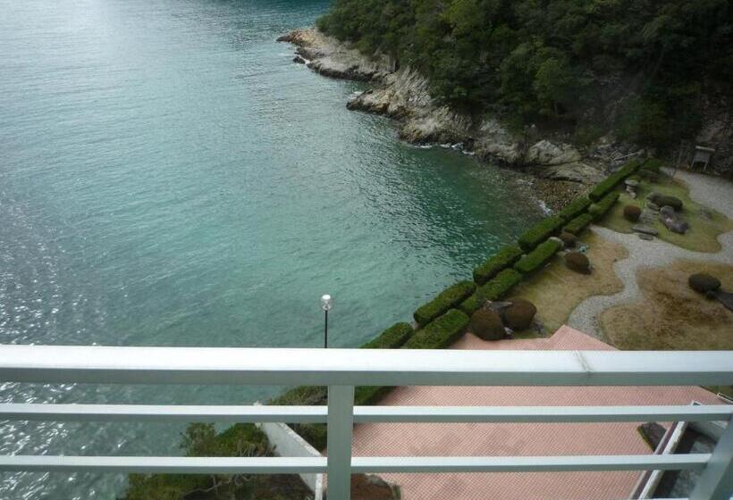 غرفة قياسية, Nagisaya