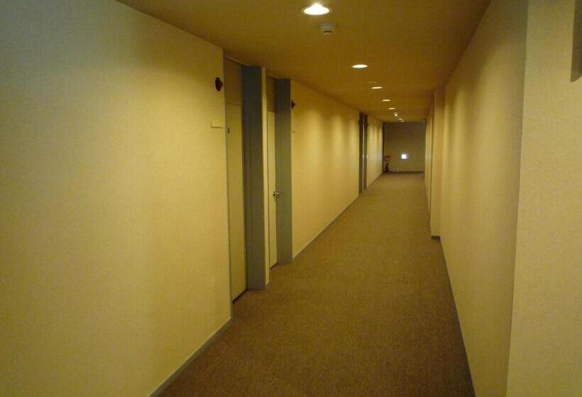 غرفة قياسية حمام مشترك, Nagisaya