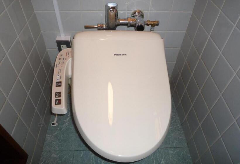 غرفة قياسية حمام مشترك, Nagisaya