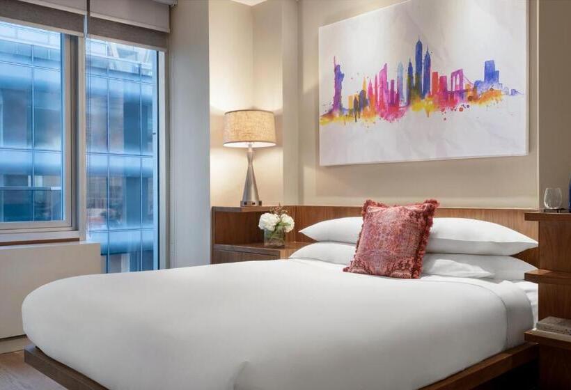 带大床的标准间, The Gotham