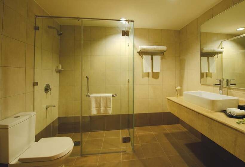 豪华房间, The Qamar Paka