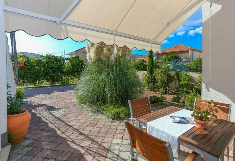 스탠다드 스튜디오 (테라스구비), Apartments & Rooms Buble