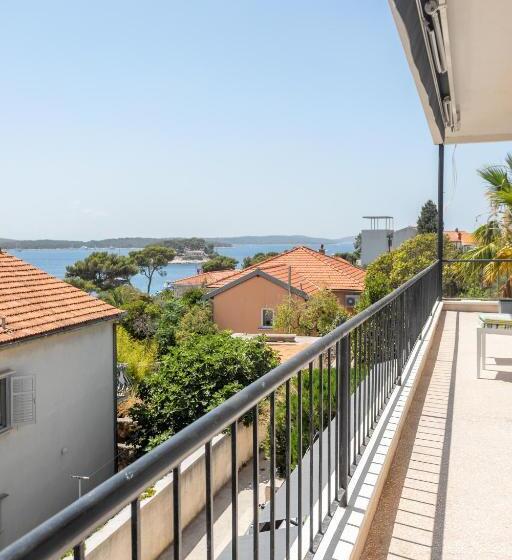 Camera Standard Vista Mare, Hostel Villa Skansi