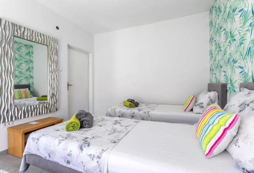 バルコニー付きスタンダードトリプルルーム, Hostel Villa Skansi