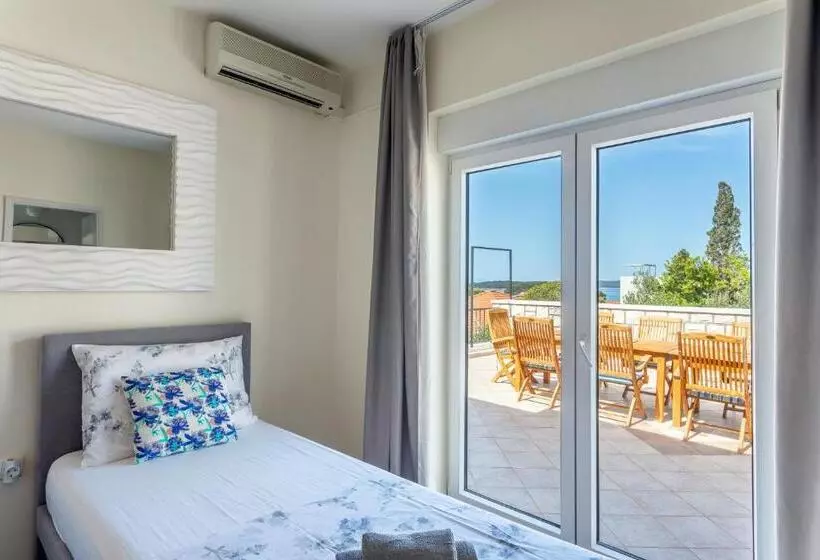 バルコニー付きスタンダードトリプルルーム, Hostel Villa Skansi