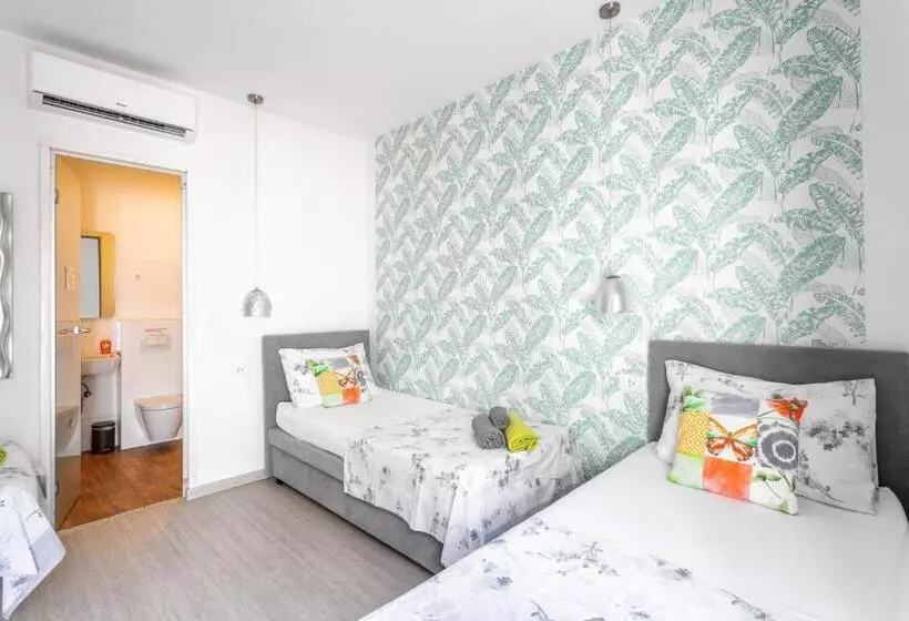 スタンダード４人部屋, Hostel Villa Skansi