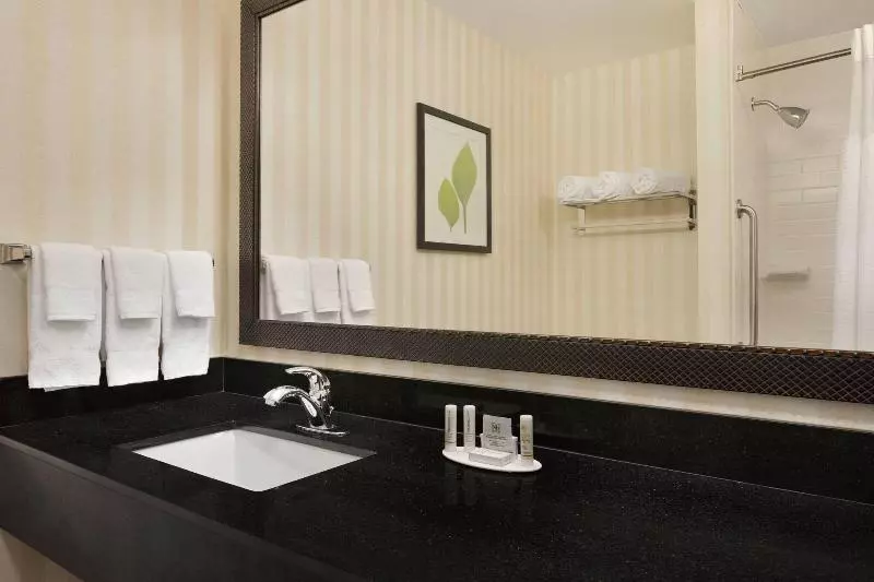 キングサイズベッドのスタンダードルーム, Fairfield Inn & Suites By Marriott Tupelo