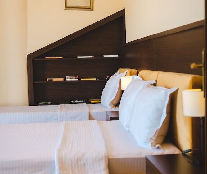 اتاق استاندارد سه نفره, Keto