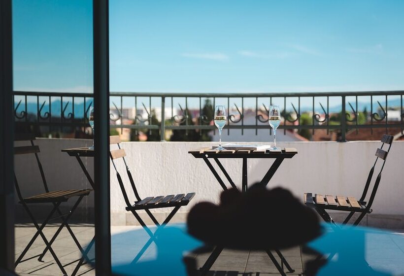 اتاق استاندارد سه نفره, Keto