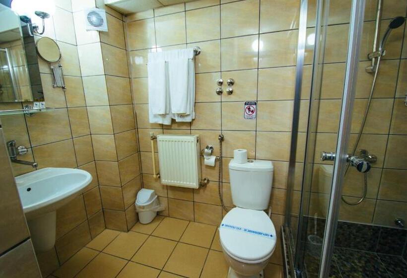 اتاق لوکس با بالکن, Kristal Palas