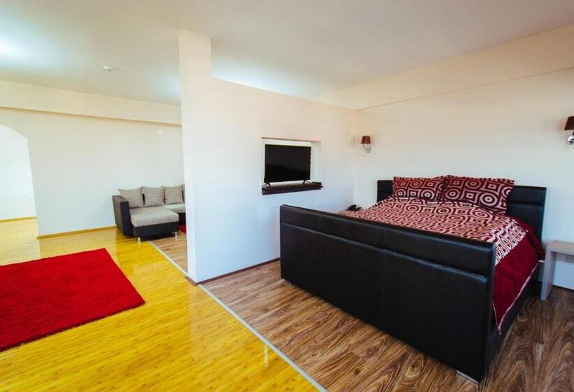 سوییت جونیور لوکس, Kristal Palas