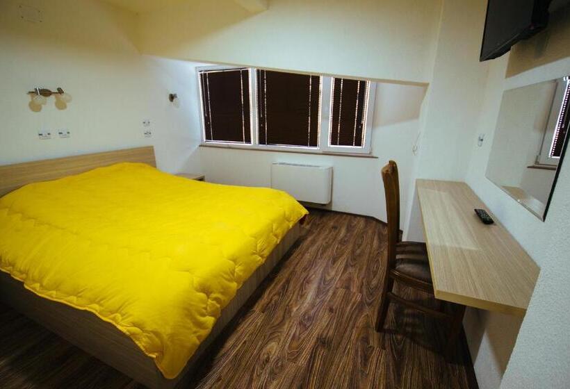 اتاق استاندارد چهارنفره با بالکن, Kristal Palas