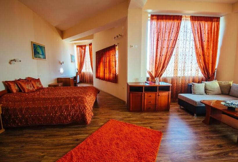 اتاق لوکس, Kristal Palas