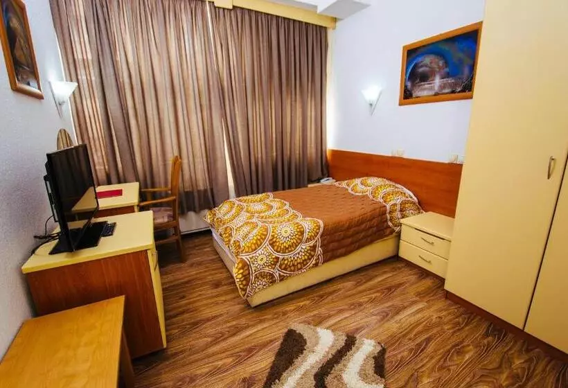 اتاق اکونومی یک تخته, Kristal Palas
