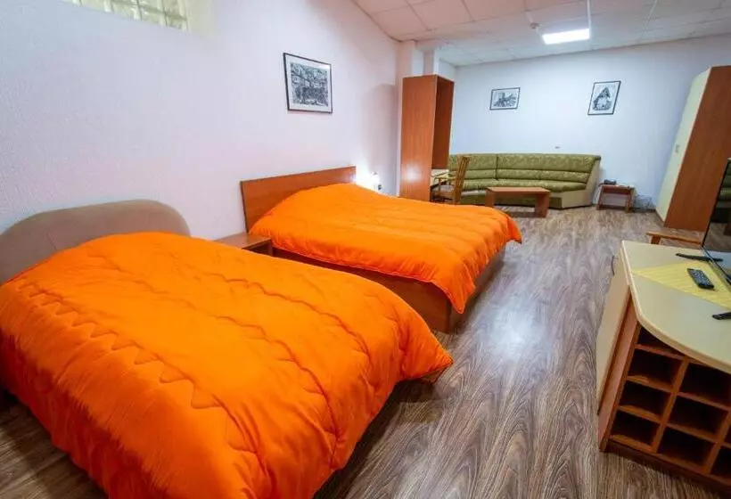 Economy Triple Room, Kristal Palas