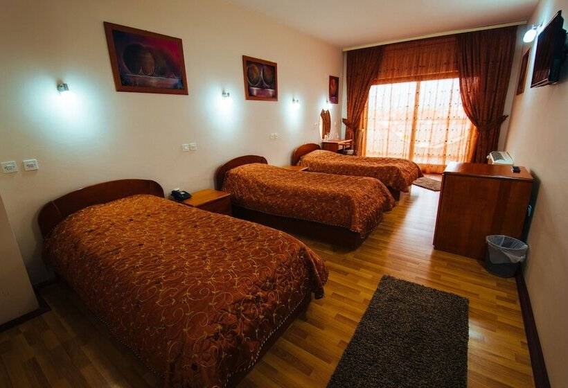 اتاق لوکس سه تخته, Kristal Palas