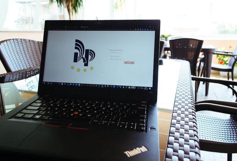 اتاق اکونومی, Kristal Palas