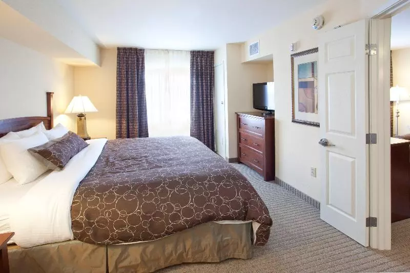 キングサイズベッドのスイートルーム, Staybridge Suites Great Falls, An Ihg
