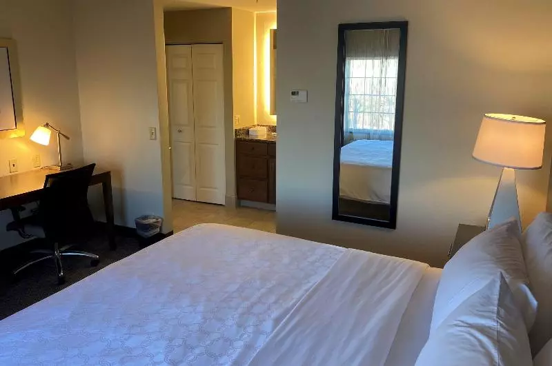 キングサイズベッドのスイートルーム, Staybridge Suites Great Falls, An Ihg