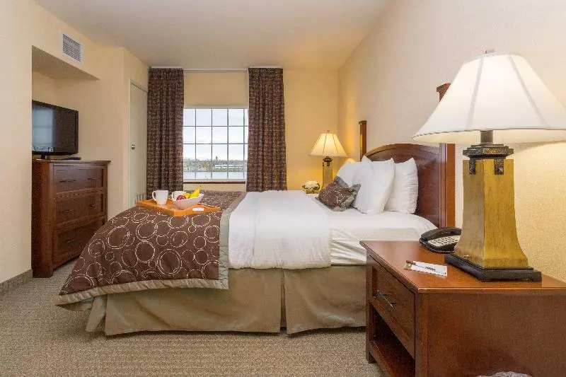 キングサイズベッドのスイートルーム, Staybridge Suites Great Falls, An Ihg