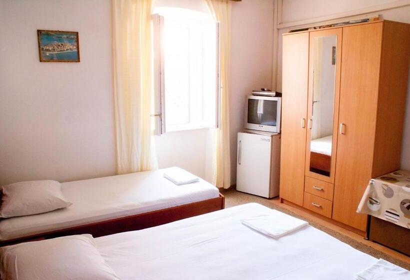 スタンダードトリプルルーム, Accommodation Old Town Vitaic