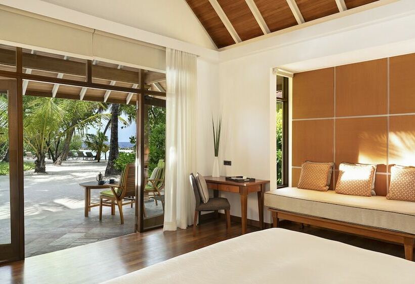 بانگلوی لوکس, Kurumba Maldives