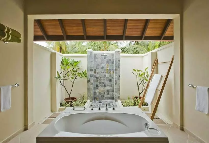 بانگلوی لوکس, Kurumba Maldives