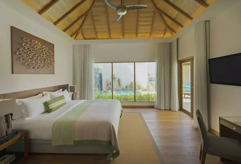 ویلای لوکس 1 خوابه, Kurumba Maldives