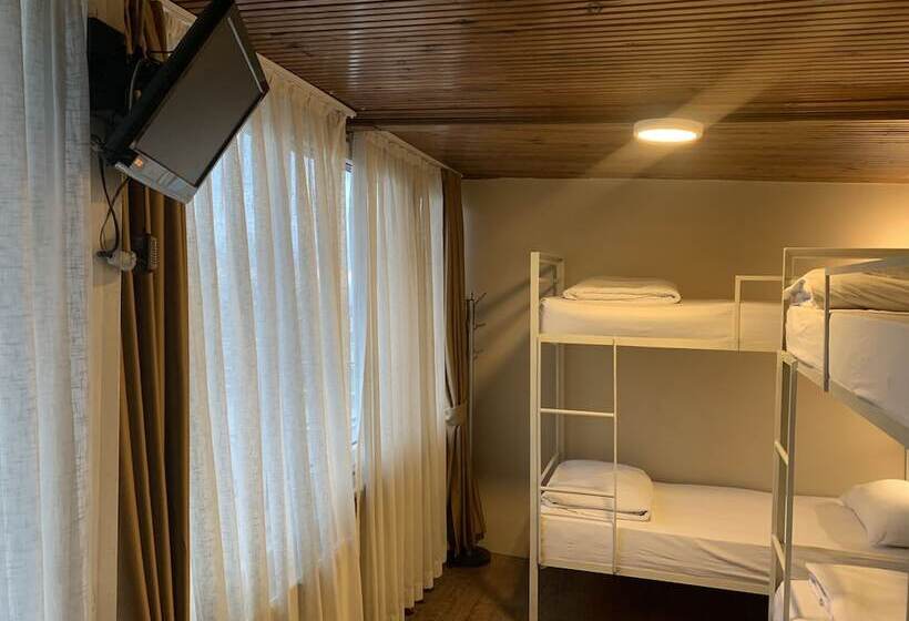 Кровать в Общей Комнате, Antique Hostel