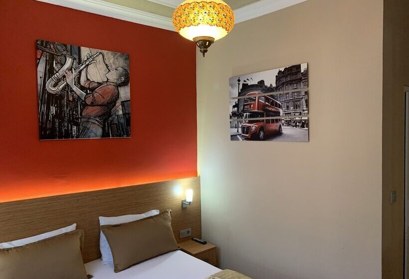 اتاق اکونومی, Antique Hostel