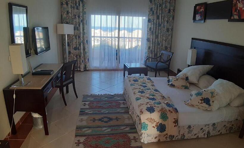 اتاق سوپریور با چشم‌انداز باغ, Concorde Moreen Beach Resort