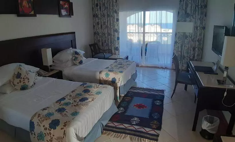 اتاق سوپریور با چشم‌انداز باغ, Concorde Moreen Beach Resort