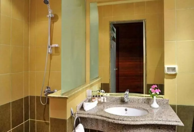 اتاق خانوادگی با چشم‌انداز دریا, Concorde Moreen Beach Resort