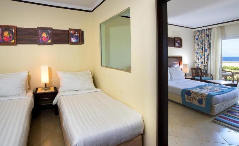 اتاق خانوادگی با چشم‌انداز دریا, Concorde Moreen Beach Resort