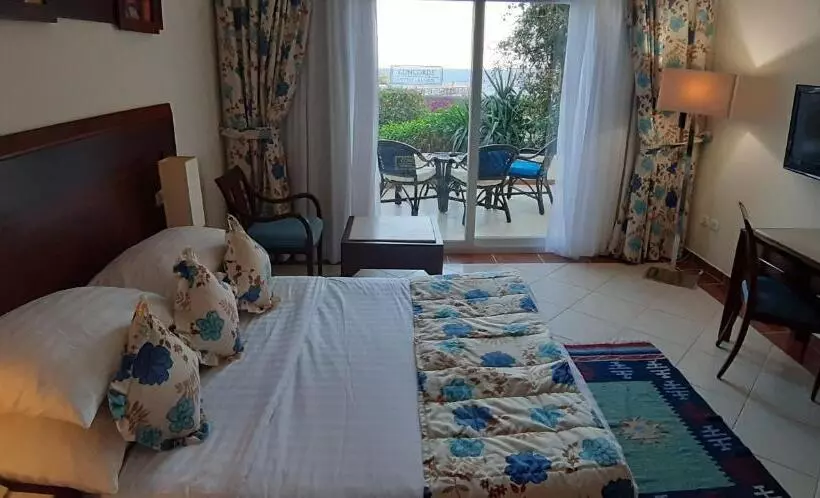 اتاق خانوادگی با چشم‌انداز دریا, Concorde Moreen Beach Resort
