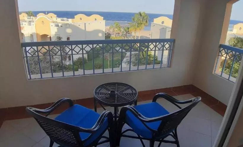اتاق اساندارد با چشم‌انداز جانبی به دریا, Concorde Moreen Beach Resort