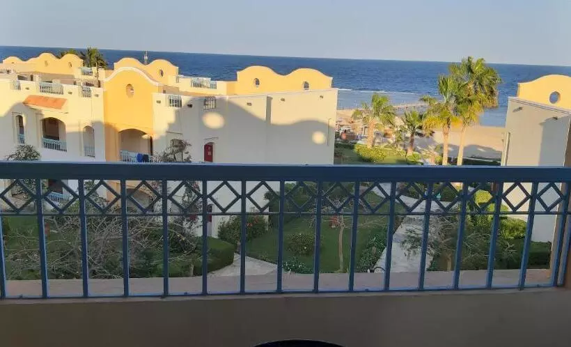 اتاق اساندارد با چشم‌انداز جانبی به دریا, Concorde Moreen Beach Resort