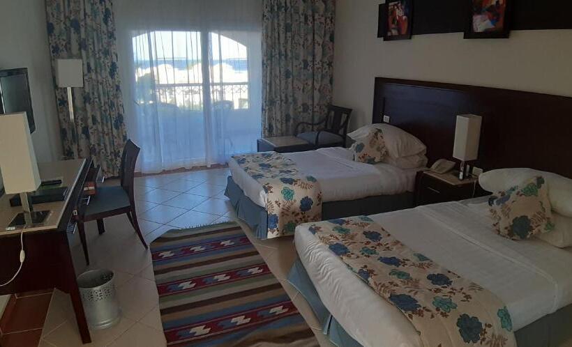 اتاق اساندارد با چشم‌انداز جانبی به دریا, Concorde Moreen Beach Resort