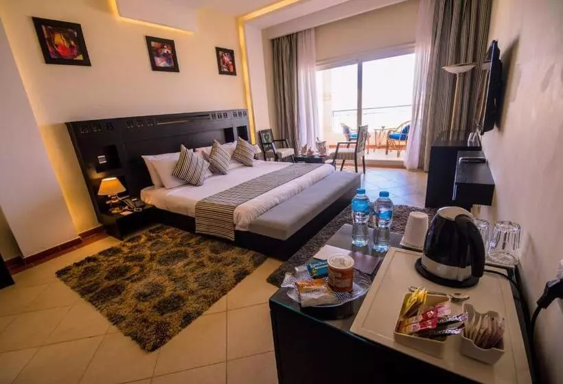 اتاق لوکس با چشم‌انداز دریا, Concorde Moreen Beach Resort