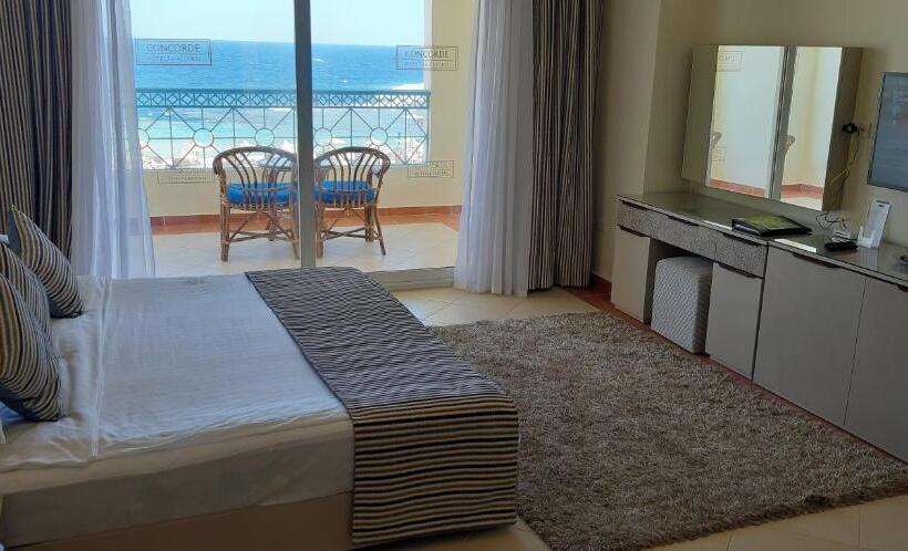 اتاق لوکس خانوادگی, Concorde Moreen Beach Resort